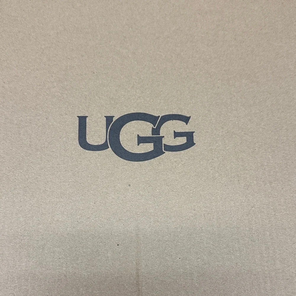 LAST ONE!!!Ugg Women’s Classic Mini Platform Chestnut Suede Shearling Ankle Boot